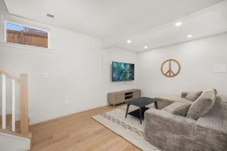 4c6e3704 ddc4 4b39 9ad5 f0ca96cabf8b